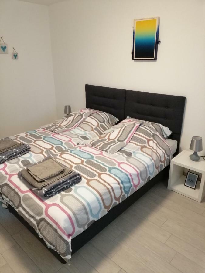 Studio Apartment Mila Pula Exterior photo