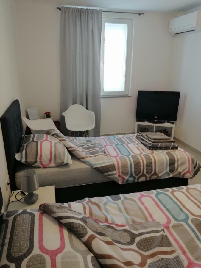 Studio Apartment Mila Pula Exterior photo