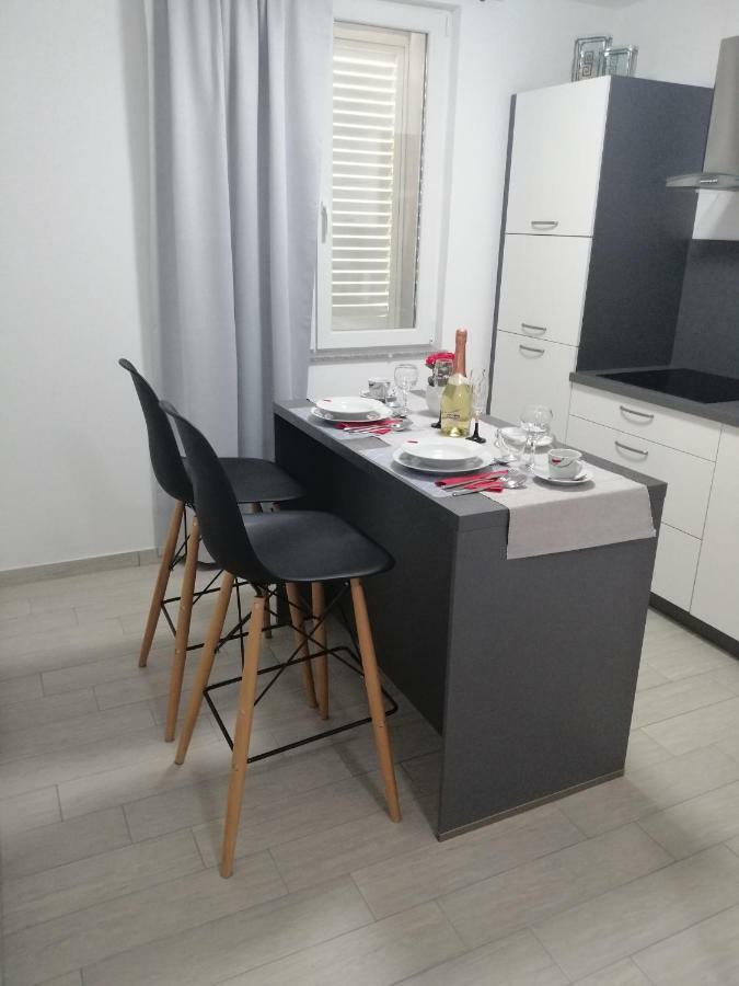 Studio Apartment Mila Pula Exterior photo
